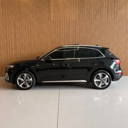 AUDI-Q5-2021