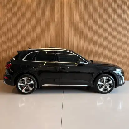 AUDI-Q5-2021