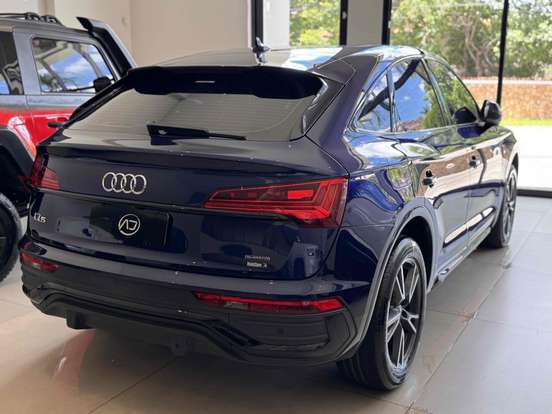 AUDI-Q5-2022