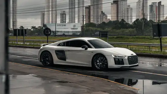AUDI-R8-2017