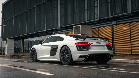 AUDI-R8-2017