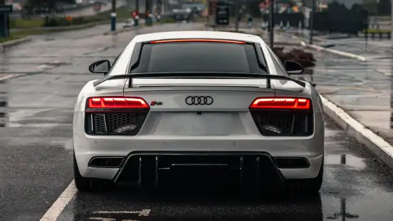AUDI-R8-2017