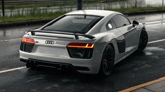 AUDI-R8-2017
