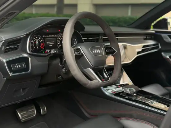 AUDI-RS6-2021