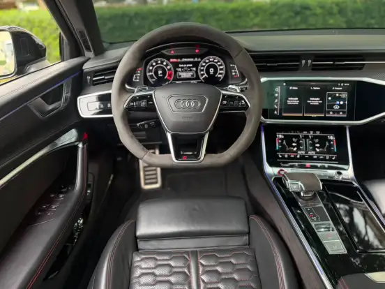 AUDI-RS6-2021