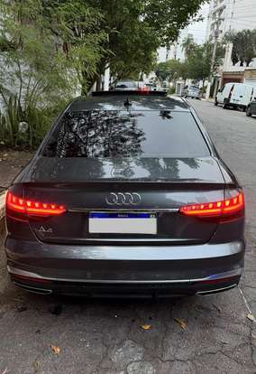 AUDI-A4-2022