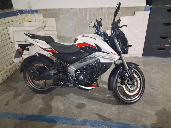 BAJAJ DOMINAR NS200 
