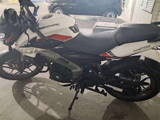 BAJAJ-DOMINAR NS200-2025