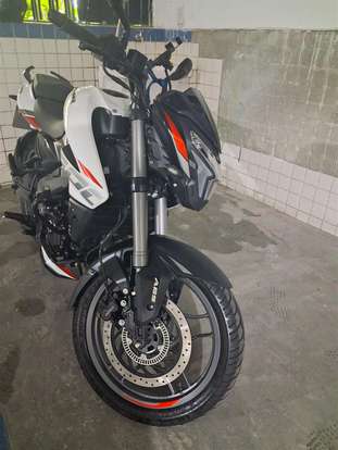 BAJAJ-DOMINAR NS200-2025