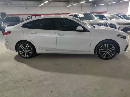 BMW-218i-2022
