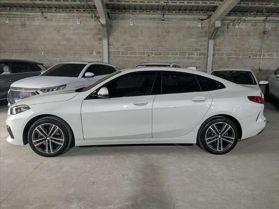 BMW-218i-2022