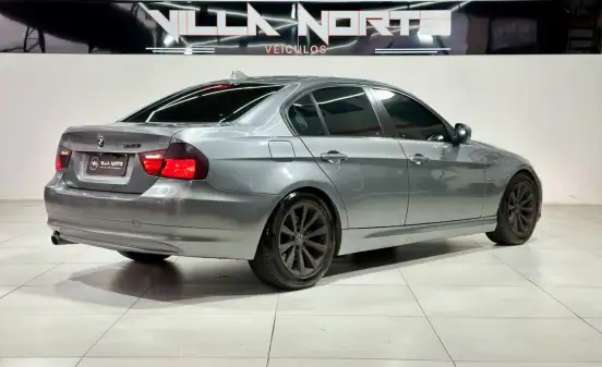 BMW-320i-2011