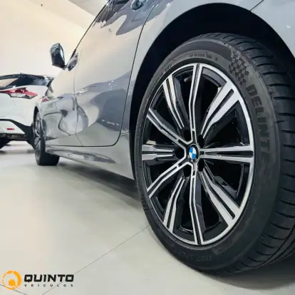 BMW-320i-2023