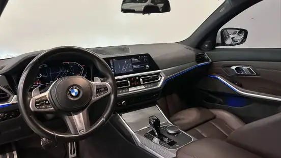 BMW-320i-2022