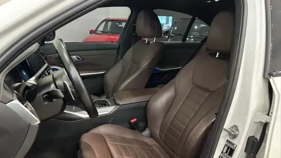 BMW-320i-2022