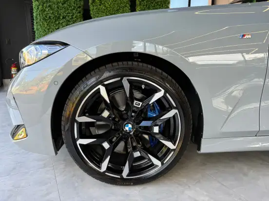 BMW-320i-2025