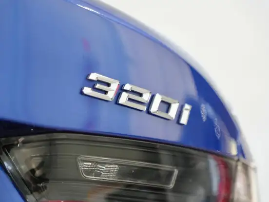 BMW-320i-2023
