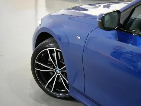 BMW-320i-2023
