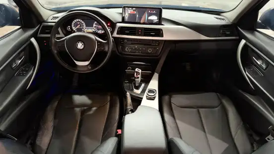 BMW-320i-2012