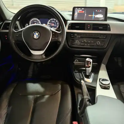 BMW-320i-2012