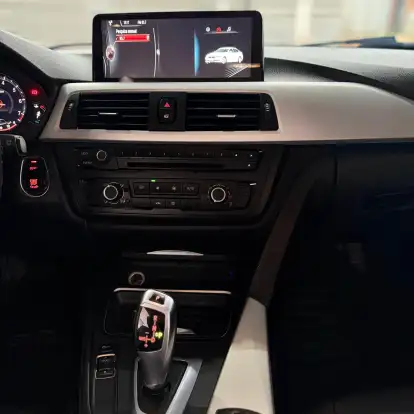 BMW-320i-2012