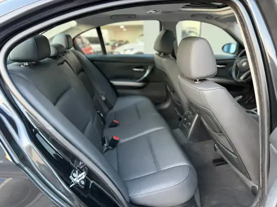 BMW-320i-2008
