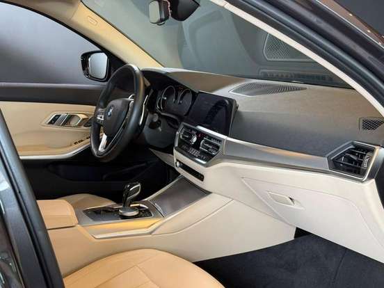 BMW-320i-2020
