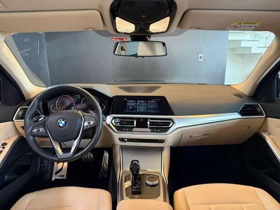 BMW-320i-2020