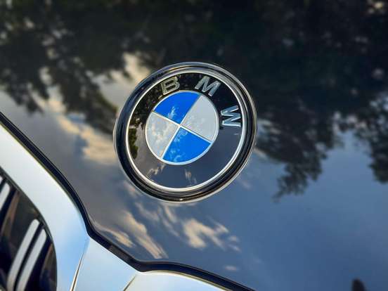 BMW-320i-2024