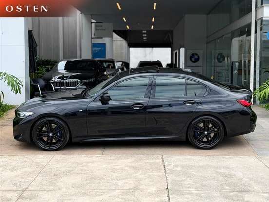 BMW-320i-2023
