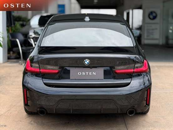 BMW-320i-2023