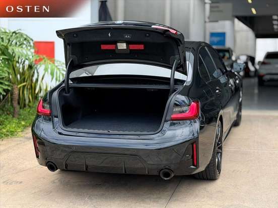 BMW-320i-2023