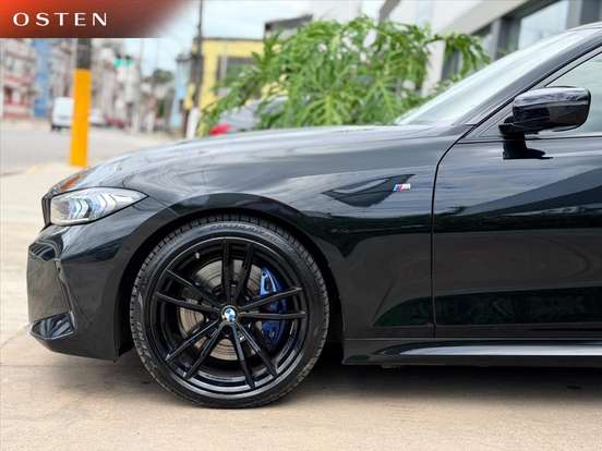 BMW-320i-2023