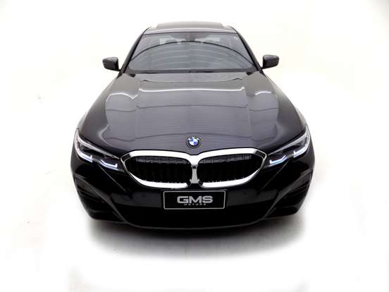 BMW-320i-2021