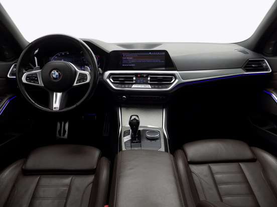 BMW-320i-2021