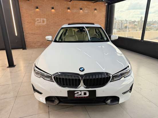 BMW-320i-2021