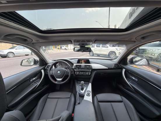 BMW-320i-2017