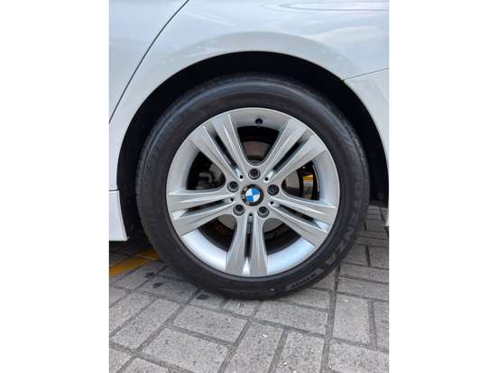 BMW-320i-2017