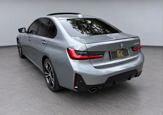 BMW-330e-2023
