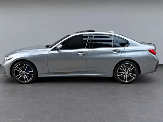 BMW-330e-2.0 16V TURBO HÍBRIDO M SPORT AUTOMÁTICO BMW-330e-2023