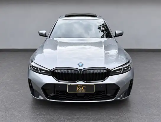 BMW-330e-2023