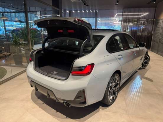 BMW-330e-2026