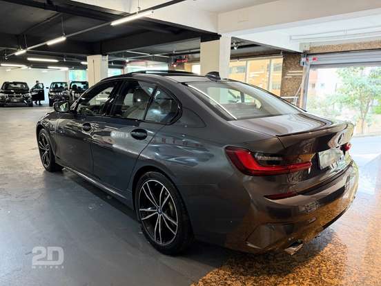 BMW-330e-2022