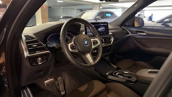 BMW-iX3-2023