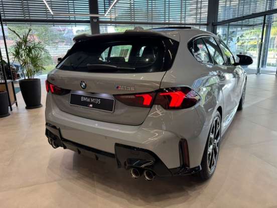 BMW-M 135i-2025