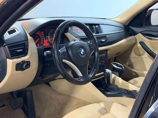 BMW-X1-2011