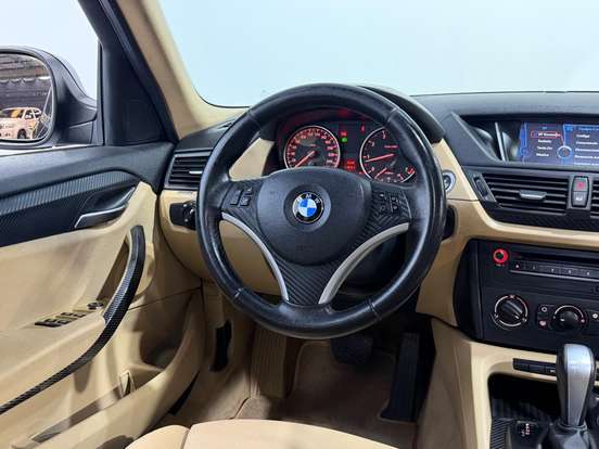 BMW-X1-2011