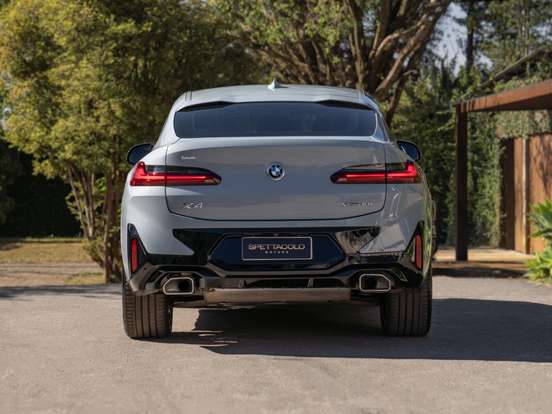 BMW-X4-2023