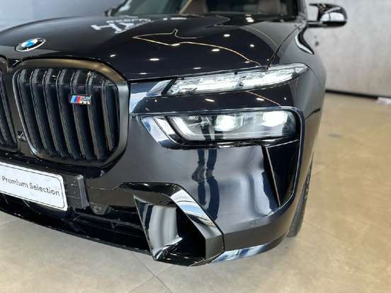 BMW-X7-2024