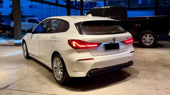 BMW-118i-2020